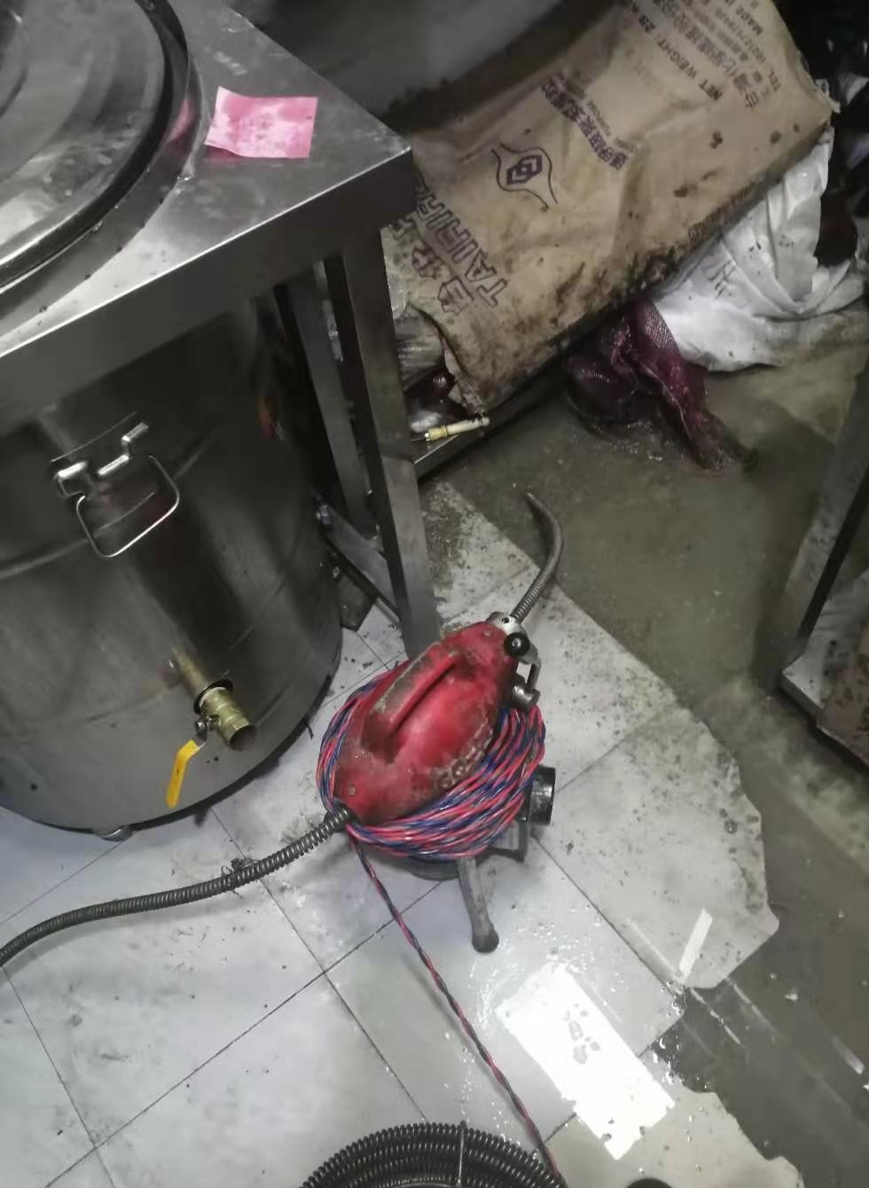 如何疏通冷凝水排水管