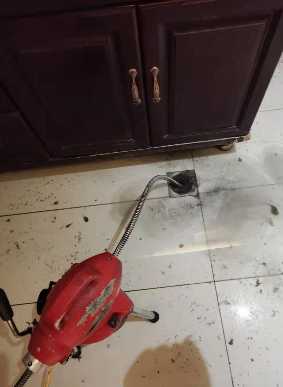 自来水出水管堵塞如何疏通