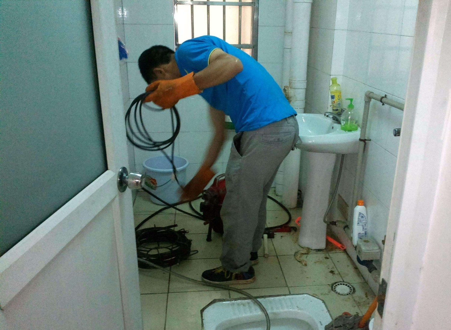 厨房洗菜盆下水道堵塞疏通方法