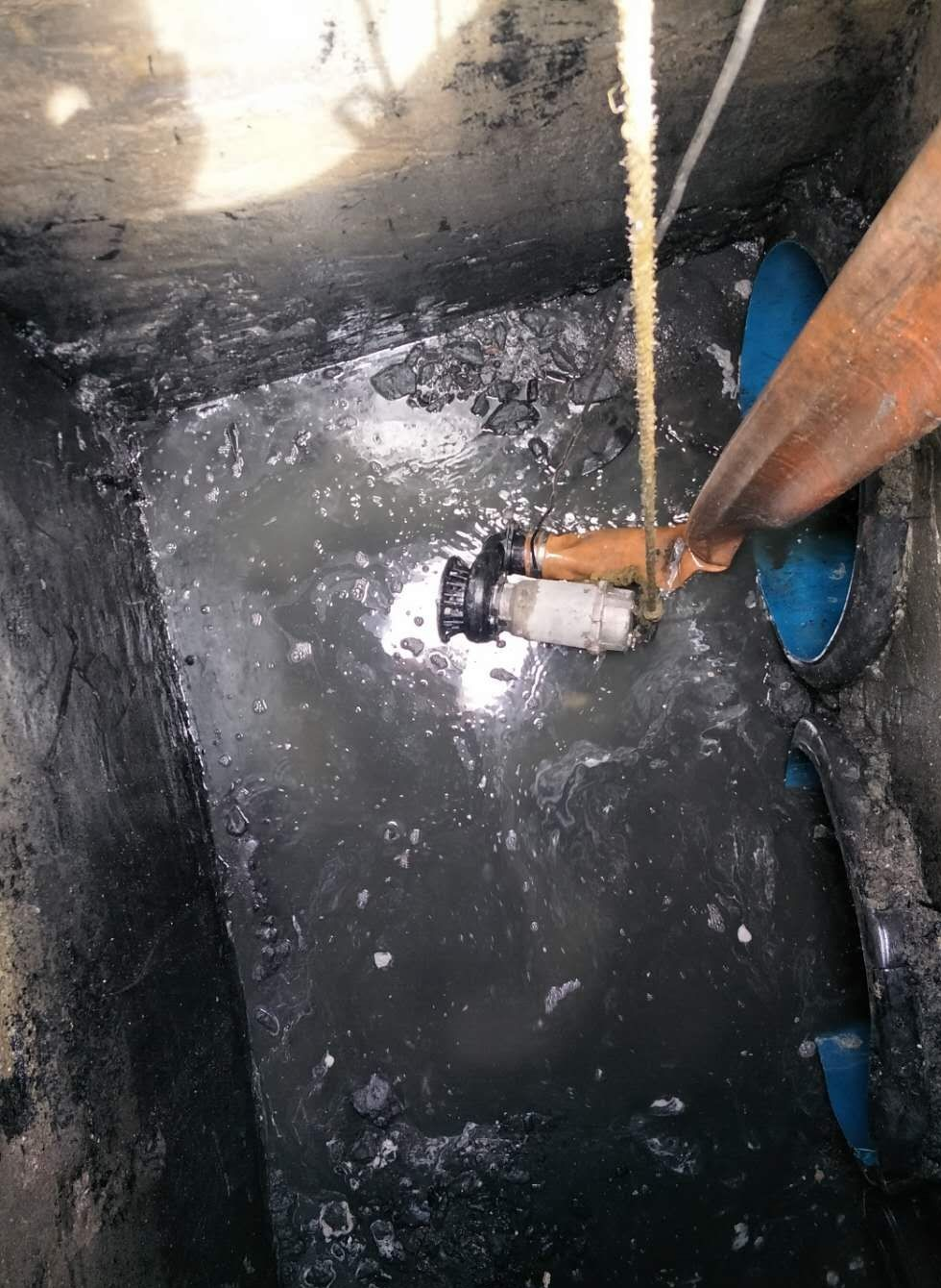 马桶被大便堵了怎么办