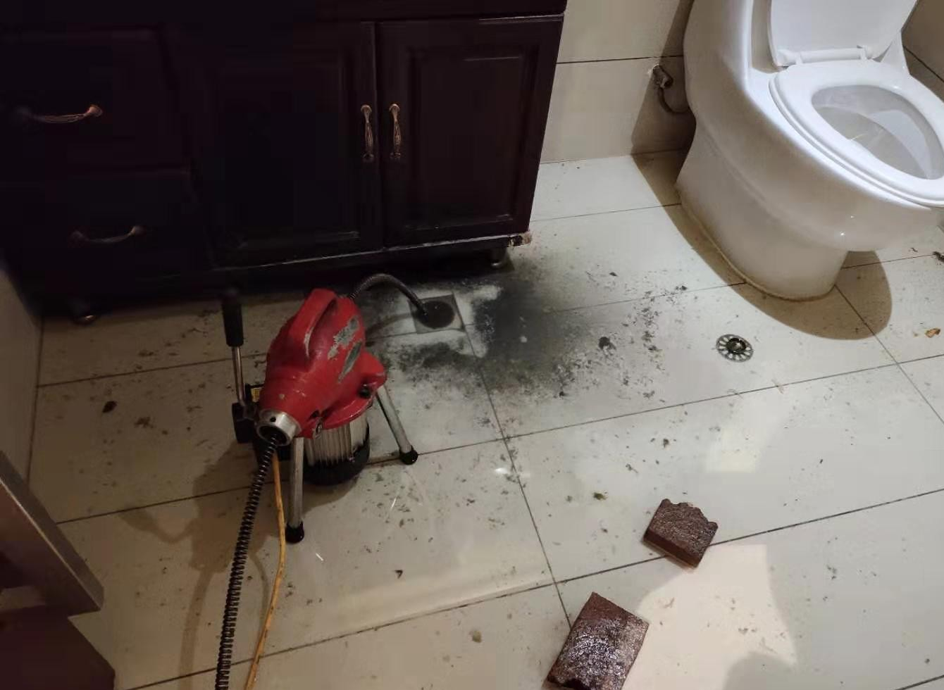 大便堵马桶怎么疏通